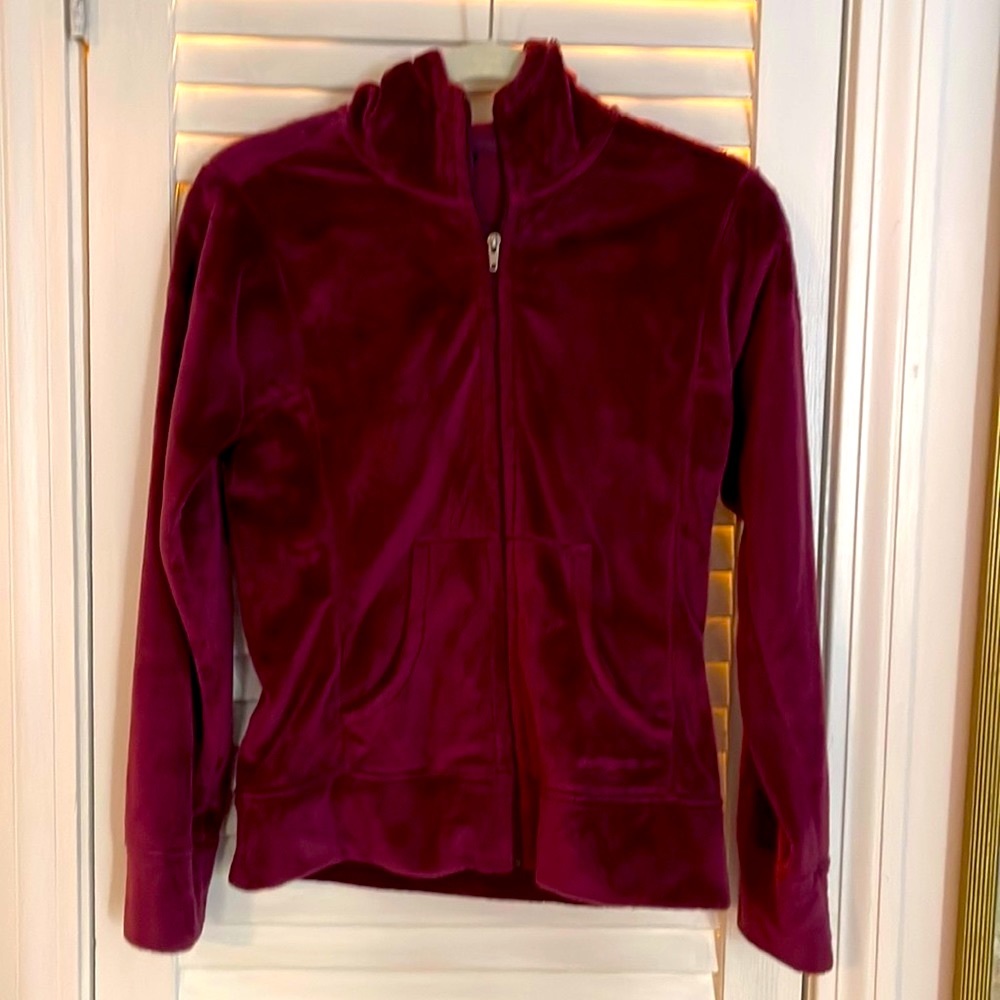 Patagonia R2 fleece Jacket/coat/sweater. S. Marsupial pockets. Hooded. Burgundy.